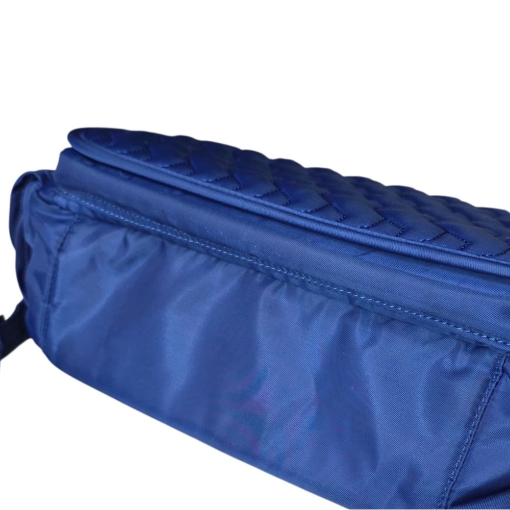 NWT: LUG WINGS SE CROSSBODY BAG - COBALT BLUE & insulated pouch inside - Picture 9 of 10